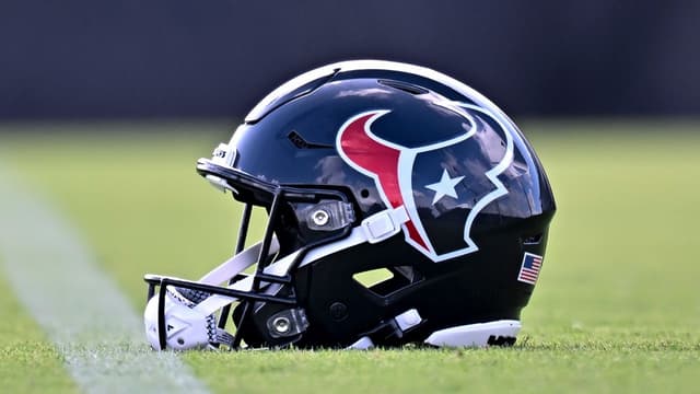 Texans Release Ajani Carter, Xavier Thomas From Injured Reserve