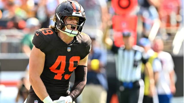 Browns Coach Raves About Carson Schwesinger's Team-First Mentality