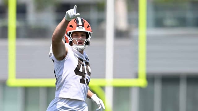 Lance Reisland Compares Carson Schwesinger's Instincts to Luke Kuechly