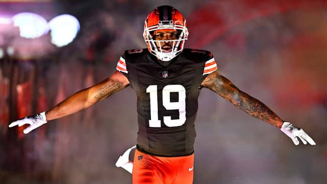 Dan Labbe Believes Cedric Tillman's Roster Spot Is at Risk