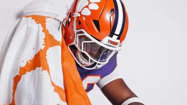 Four-Star DL Seth Tillman Commits to Clemson