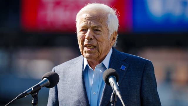 Robert Kraft Backs Mike Vrabel After Tumultuous Offseason