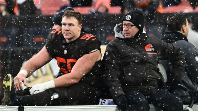 Former Browns C Ethan Pocic Fully Cleared, Ready to Sign