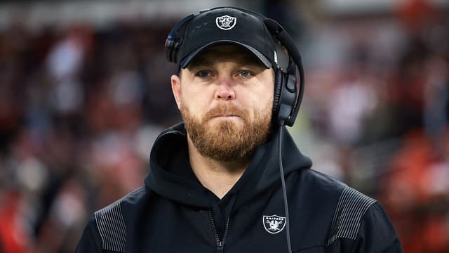 Travis Smith Sets Non-Negotiable Standard for Raiders’ Defensive Line