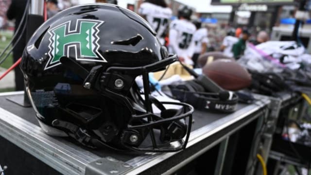 Hawaii Loses QB Depth as Freshman Leaves Before Camp