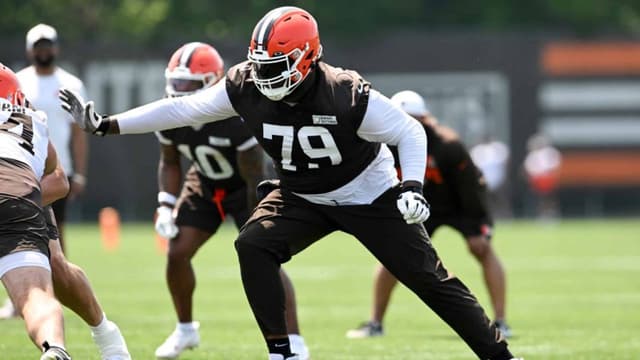 Mary Kay Cabot: Dawand Jones Could Still Win Starting Job