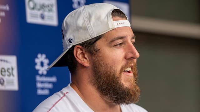 Patriots Host Veteran OL Greg Van Roten for Visit