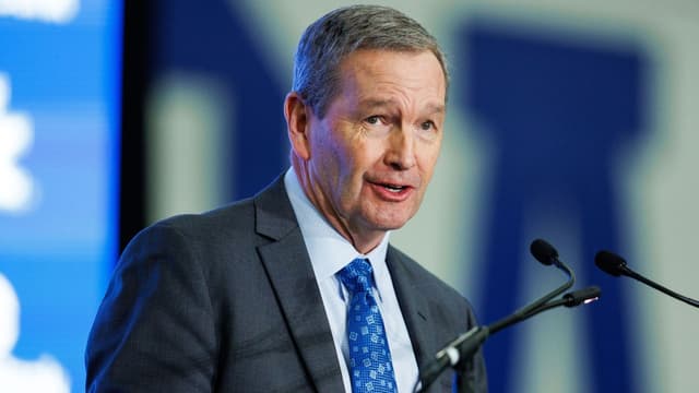 Report: Longtime Kentucky AD Mitch Barnhart Set to Retire