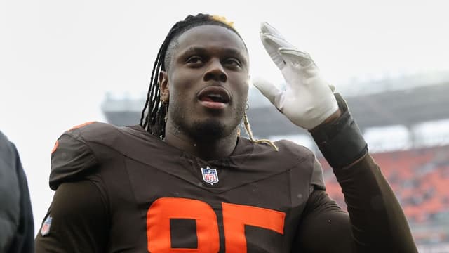 Philadelphia Eagles Showing Interest in Browns TE David Njoku