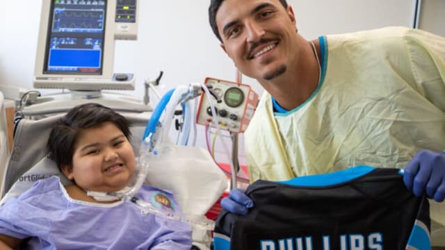 Jaelan Phillips Brings Smiles to Young Patients During Hospital Visit