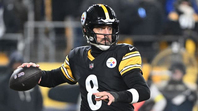 Aaron Rodgers Officially Signs One-Year Deal Worth Up to $25 Million