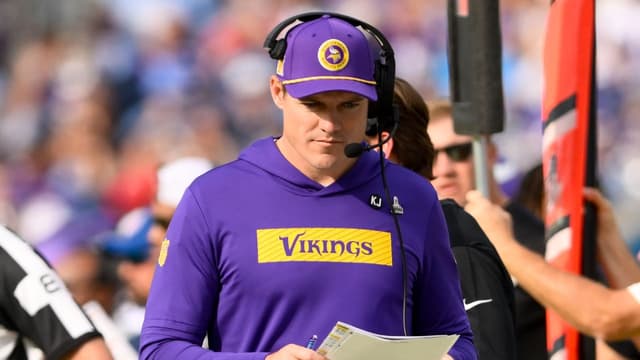 Kevin O’Connell Receives Quarterback Competition Advice From Willie Colon