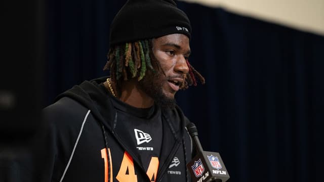 Miami Dolphins Move Le’Veon Moss to Reserve/Retired List