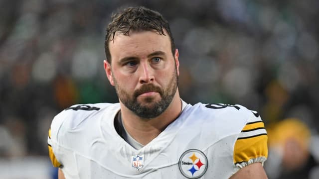 Steelers Re-Sign Veteran Defensive Lineman Dean Lowry to One-Year Deal