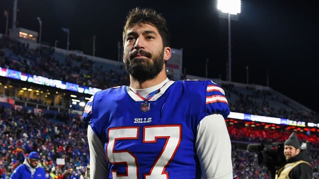 Bears Host Free Agent Defensive End A.J. Epenesa for Workout
