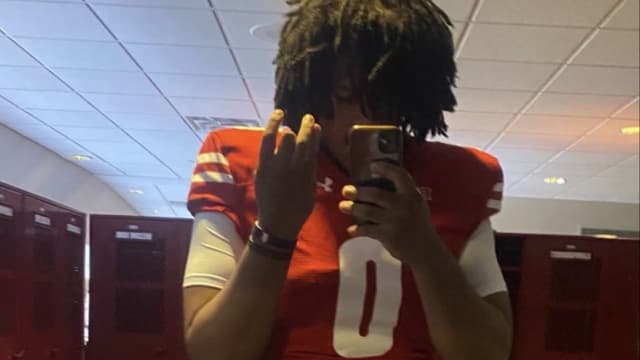 Four-Star DL Yahzeen Zion Commits to Wisconsin