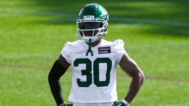 Philadelphia Eagles Renegotiate Deal With Michael Carter II