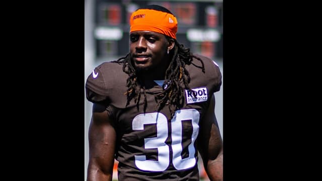 Patriots RB D'Ernest Johnson Returns Home to Host Free Youth Camp