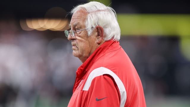 Legendary Tampa Bay Assistant Tom Moore Retires at 87