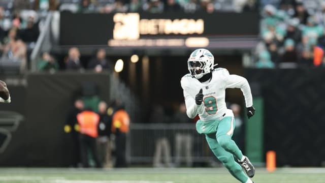 Seahawks Work Out Veteran Safety Ifeatu Melifonwu