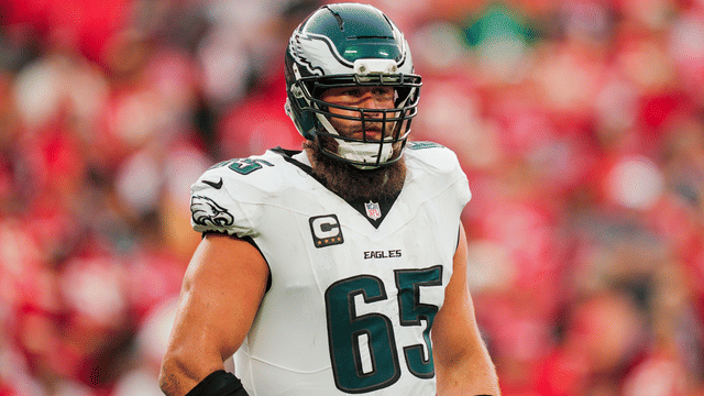 Eagles’ Lane Johnson Leaves With Neck Injury vs. Rams