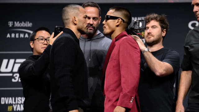 Alexandre Pantoja Praises Joshua Van’s No-Game-Plan Mindset Before UFC 323