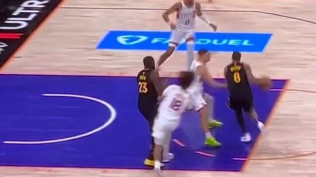 Isaiah Livers Exits Warriors vs. Suns After Tough Collision With Draymond Green