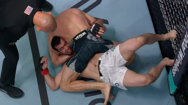 Jakub Wikłacz Secures Last-Second Choke to Finish Muin Gafurov at UFC Vegas 113