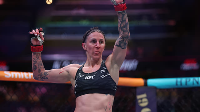 Jamey-Lyn Horth Stops Tereza Bleda in Round One at UFC Vegas 112