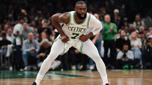 Western Conference Executive Contemplates Over A Jaylen Brown-Kawhi Leonard Trade