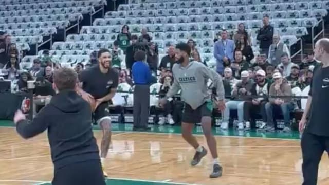 Jayson Tatum All Smiles While Warming Up Before Return vs. Mavs