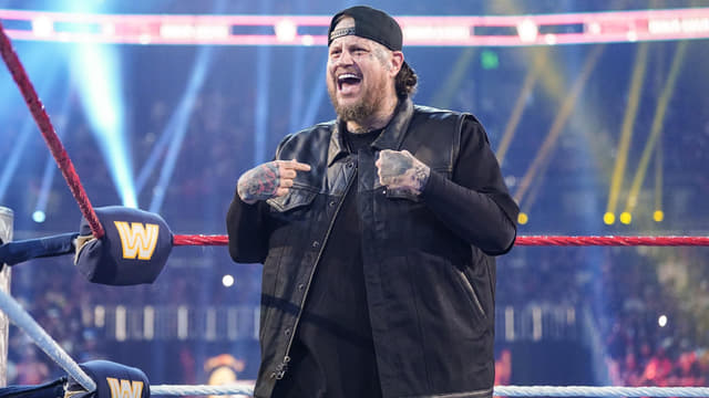 Kit Wilson Drops Jelly Roll With Spinning Elbow After SmackDown Showdown