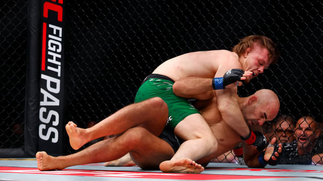 Jimmy Crute Pulls Off ‘WWE-Style’ Choke to Tap Opponent at UFC Perth