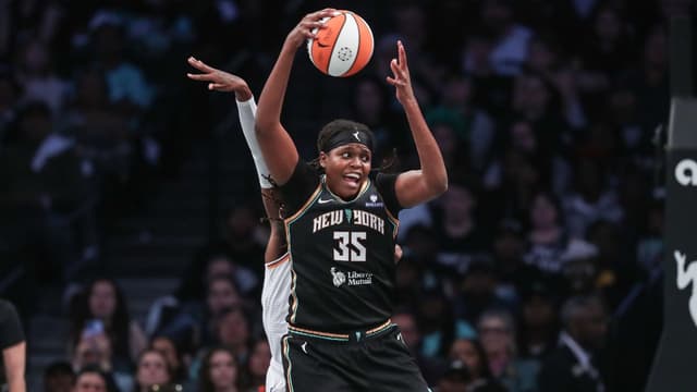Liberty Sign Jonquel Jones, Build a Big 4 For 2026