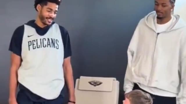 Little Kid Ruthlessly Asks Jordan Poole About Being Punched by Draymond Green