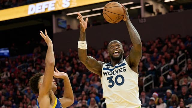 Steph Curry’s 39 Points Not Enough as Julius Randle Leads Timberwolves to Win vs. Warriors