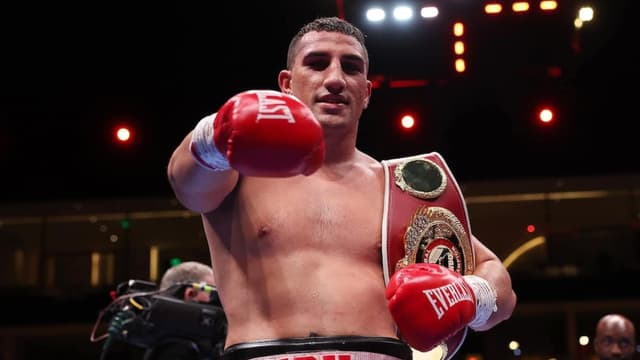 Justis Huni Outworks Frazer Clarke to Win Majority Decision on Netflix Undercard