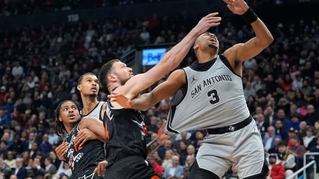 Keldon Johnson Questionable to Return vs. Raptors After Shoulder Injury