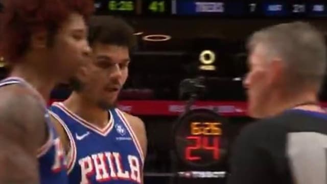 Kelly Oubre Jr. Seen Calling Scott Foster a “Horrible” Referee