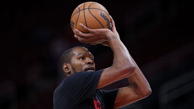 Kevin Durant Brushes Aside His Quiet 4th Quarter vs. Lakers, Says It Isn’t a Talking Point