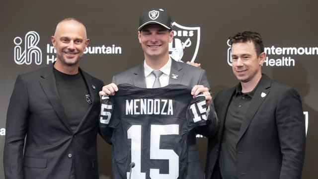 “He’s No B.S”: Raiders HC Klint Kubiak Raves About Fernando Mendoza