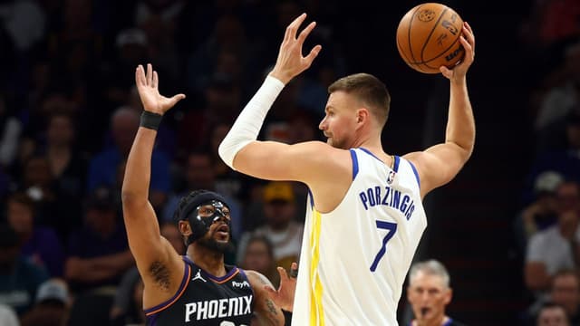 Kristaps Porzingis Struggling With His Ankle in Warriors’ Play-In Battle vs. Suns