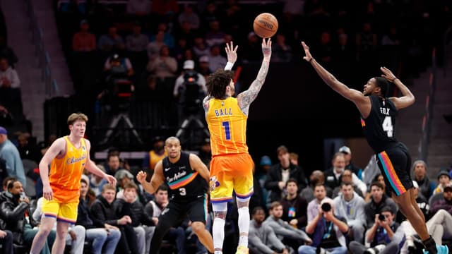 Hornets Hold Off Spurs, 111-106, After San Antonio’s Fourth-Quarter Surge