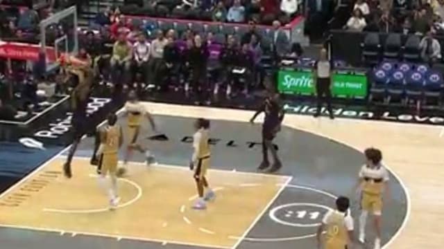 LeBron James Turns Back the Clock With Emphatic Reverse Alley-Oop Dunk