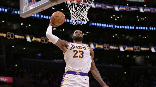 LeBron James Stays on Lakers Injury Report Ahead of Clash vs Bulls