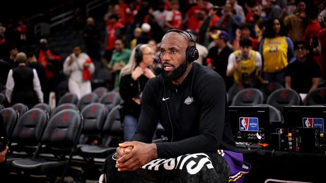 LeBron James Observing if Teams Can Acquire Kyrie Irving or Anthony Davis Before Signing