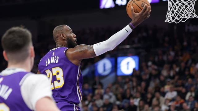 LeBron James Turns Back the Clock With Poster Dunk on Kyle Filipowski