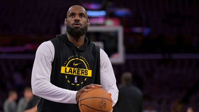 Cavaliers Shopping Dennis Schröder, Max Strus to Clear Room for LeBron James