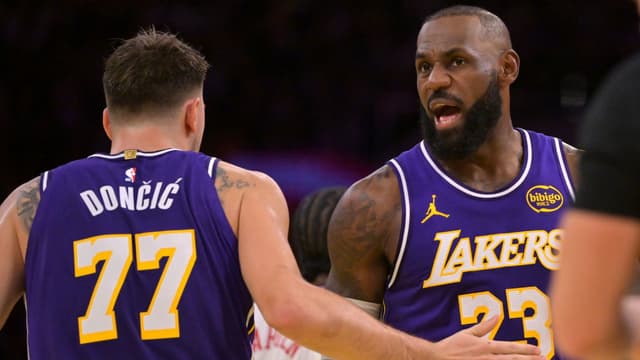 LeBron James Embraces Swiss-Army Role After Missing First 14 Lakers Games