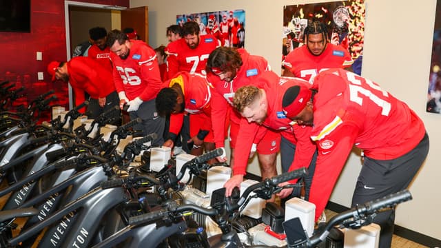 Injured Patrick Mahomes Gifts E-Bikes and Watches to Chiefs Teammates for Christmas 